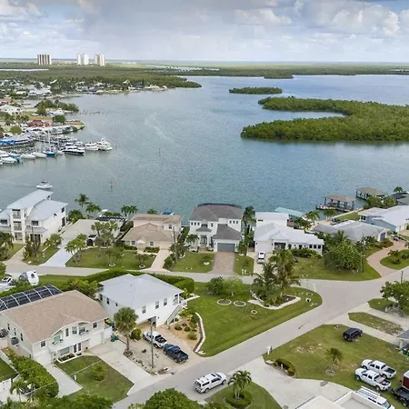 Capri Charm Remodeled Oasis W/ Heated Pool-Kayaks Vila